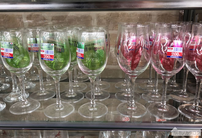 ダイソーのプラスチック製ワイングラスの売り場画像