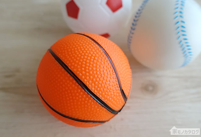 セリアの直径7.6cmサイズのバスケットボールの画像
