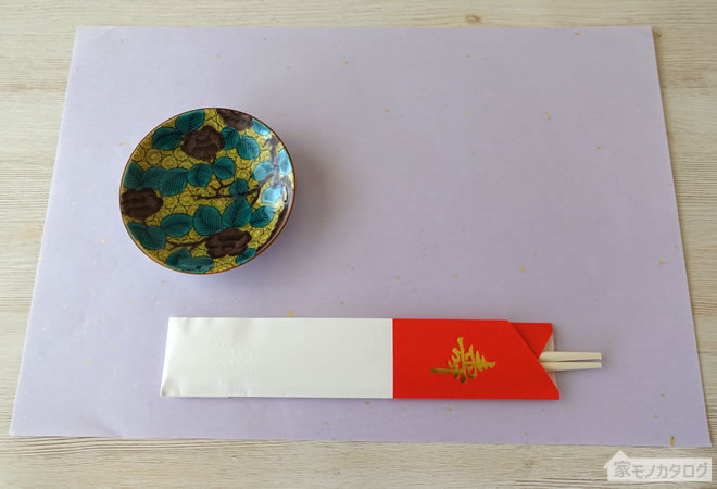 セリアの薄い紫色・和紙テーブルマッの画像