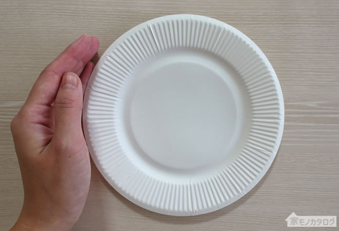 セリアの直径18cm使い捨て紙皿の画像