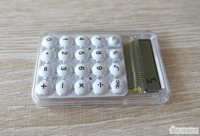 ダイソーで売っているミニ電卓・ボタン電池8桁の画像