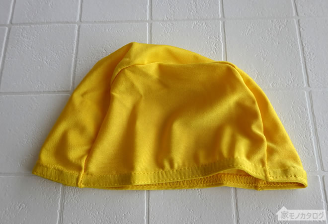 ダイソーで売っている水泳キャップ・黄色の画像