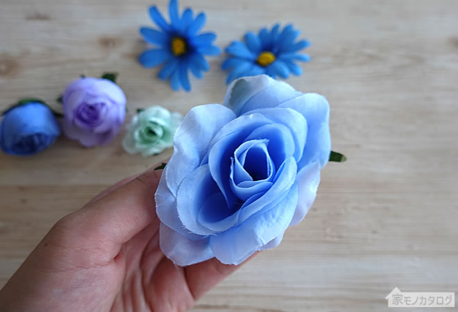ダイソーで売っているフラワーペタル・花型・ブルーの画像