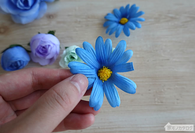 ダイソーで売っているフラワーペタル・花型・ブルーの画像