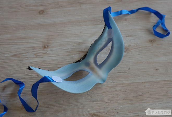 ダイソーで売っている青色ベネチアンマスクの画像