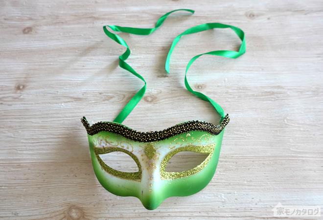 ダイソーで売っている緑色ベネチアンマスクの画像