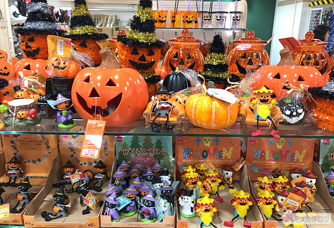 100均ダイソーの2019年ハロウィングッズ売り場「かぼちゃの飾り」の写真