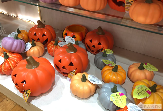 100均ダイソーの2019年ハロウィングッズ売り場「かぼちゃのオブジェ」の写真