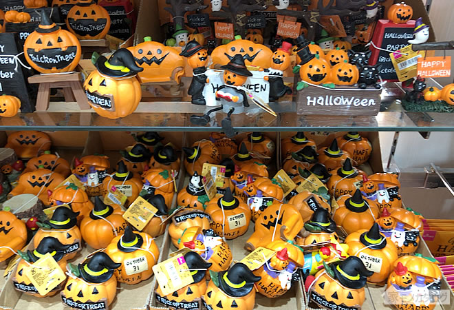 100均ダイソーの2019年ハロウィングッズ売り場「かぼちゃのオブジェ」の写真