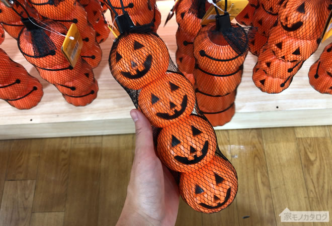 100均ダイソーの2019年ハロウィングッズ売り場「かぼちゃのバケツ」の写真