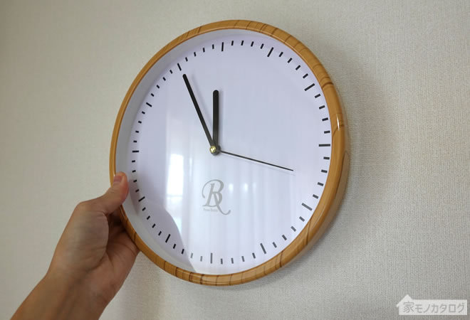 ダイソーで売っている木目調掛け時計の画像