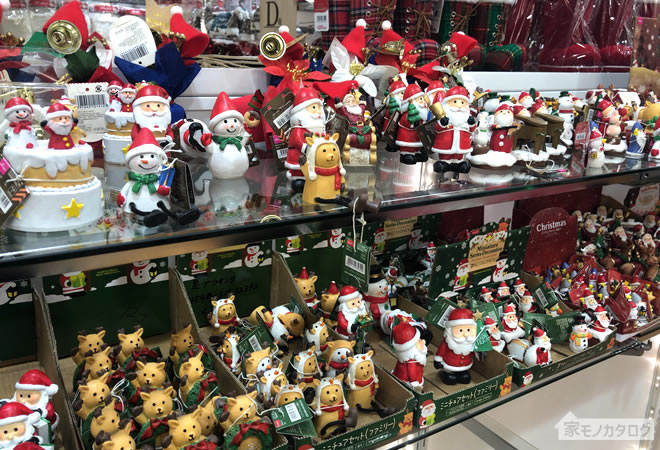 100均ダイソーの2019年クリスマスグッズ「置物」売り場の写真