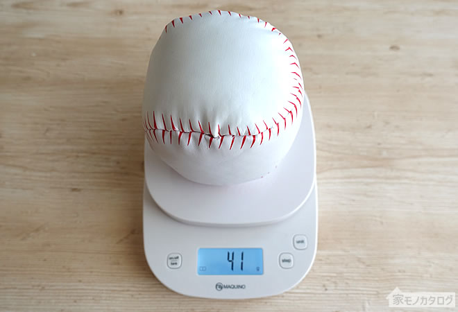 ダイソーの直径9cmサイズのやわらか野球ボールの画像