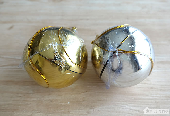 ダイソーのゴールドとシルバーのくす玉の画像