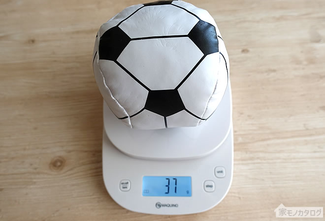 ダイソーの直径9cmサイズのやわらかサッカーボールの画像