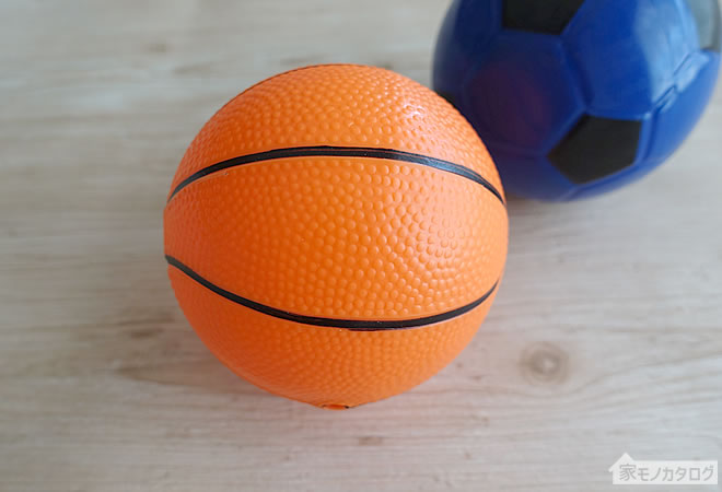 セリアの直径10cmサイズのバスケットボールの画像