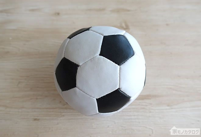 セリアの直径9.8cmサイズのソフトサッカーボールの画像