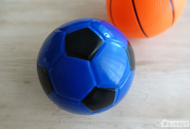 セリアの直径10cmサイズのサッカーボールの画像