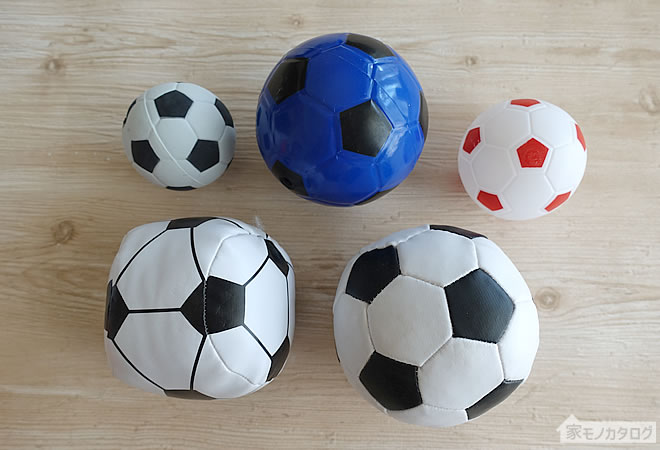 100均で売っているおもちゃのサッカーボールの画像