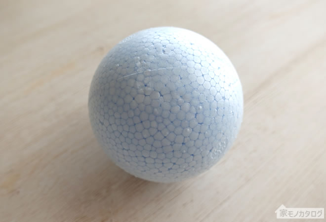 ダイソーの発泡パーツ・直径7.5cmボールの画像