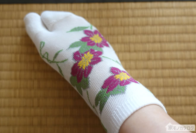 ダイソーのレディース・ショート丈足袋靴下・花柄の画像