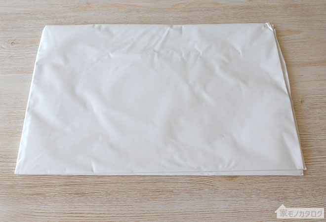 ダイソーの真っ白なテーブルクロスの画像