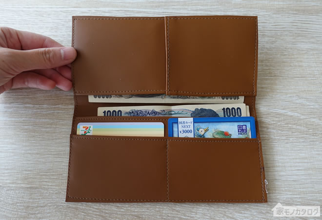 セリアで売っているスタイリッシュ長財布の画像