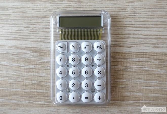 ダイソーで売っているミニ電卓・ボタン電池8桁の画像