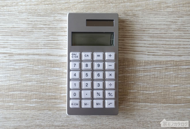 セリアで売っているアルミフレーム電卓ソーラー式10桁の画像