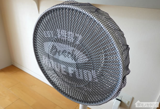 ダイソーで売っている扇風機カバー・SURFロゴ・モノトーンの画像