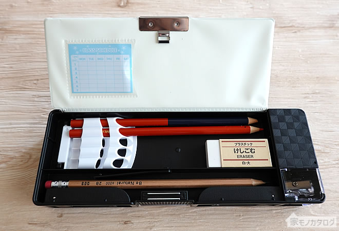 ダイソーで売っている多機能スクール筆箱マグネットタイプの画像