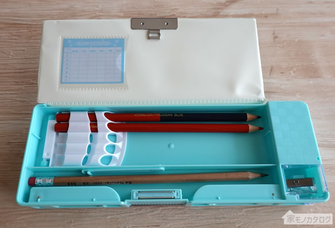 ダイソーで売っている多機能スクール筆箱マグネットタイプ・水色・パープルの画像