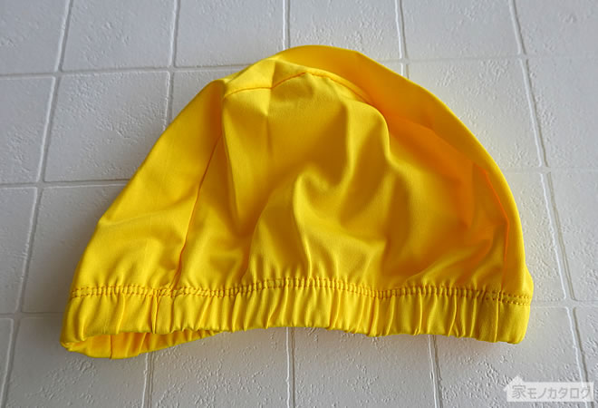 ダイソーで売っている水泳帽子・黄色の画像