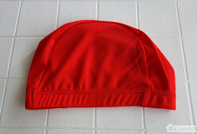 セリアで売っている水泳帽子・赤色の画像