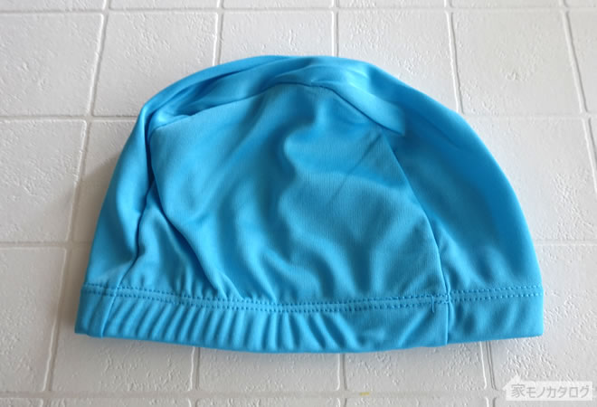 セリアで売っている水泳帽子・水色の画像