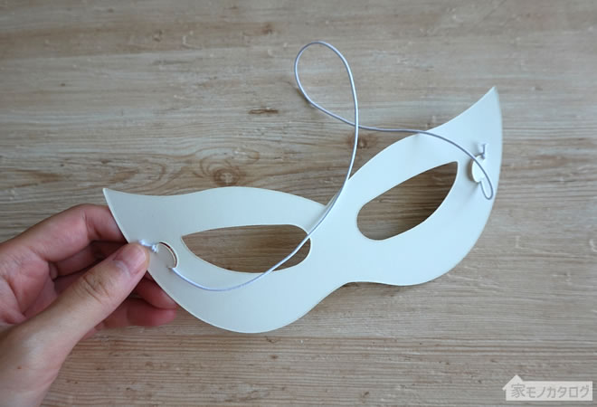 ダイソーで売っている仮面舞踏会風パーティーペーパーメガネの画像