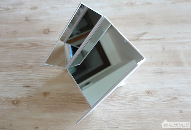 ダイソーで売っている三面鏡 スタンドミラーの画像
