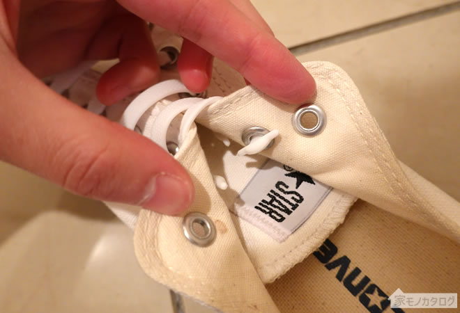 ダイソーで売っている結ばない靴紐・ホワイトの画像