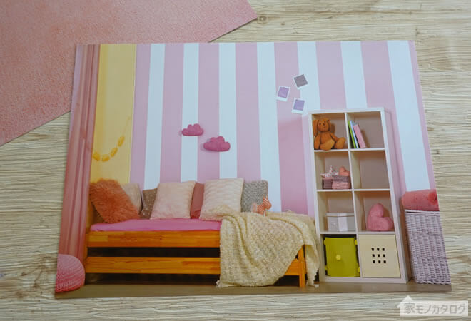 セリアで売っているオモ写・フィギア撮影背景シート・和室・ガールズルームの画像