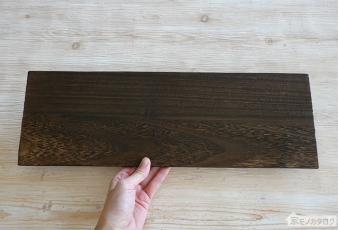 セリアで売っている木板・焼き目付45cm×15cmの画像