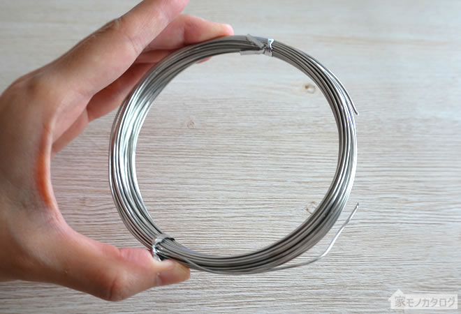 セリアで売っているアルミ針金 直径1.0mm×12mの画像
